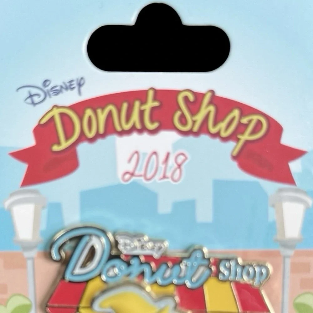 Disney Donut Shop Pin Dumbo Flying Elephant Opening 2018 Pin LE 3000 - Picture 3 of 9